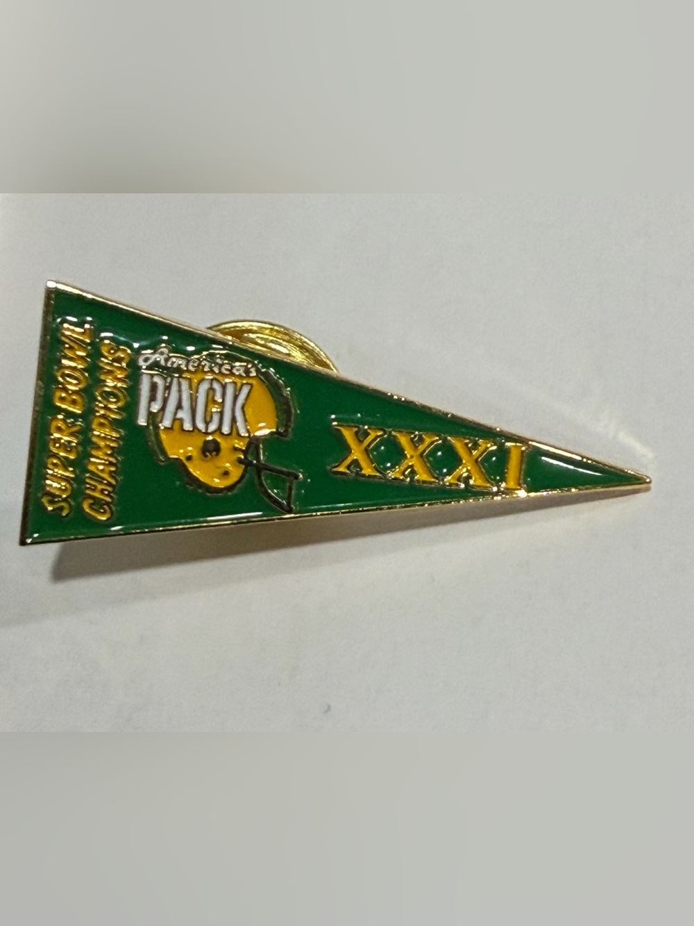 Vintage Green Bay Packers Super Bowl XXXI Champions Pennant Lapel Pin – 1997